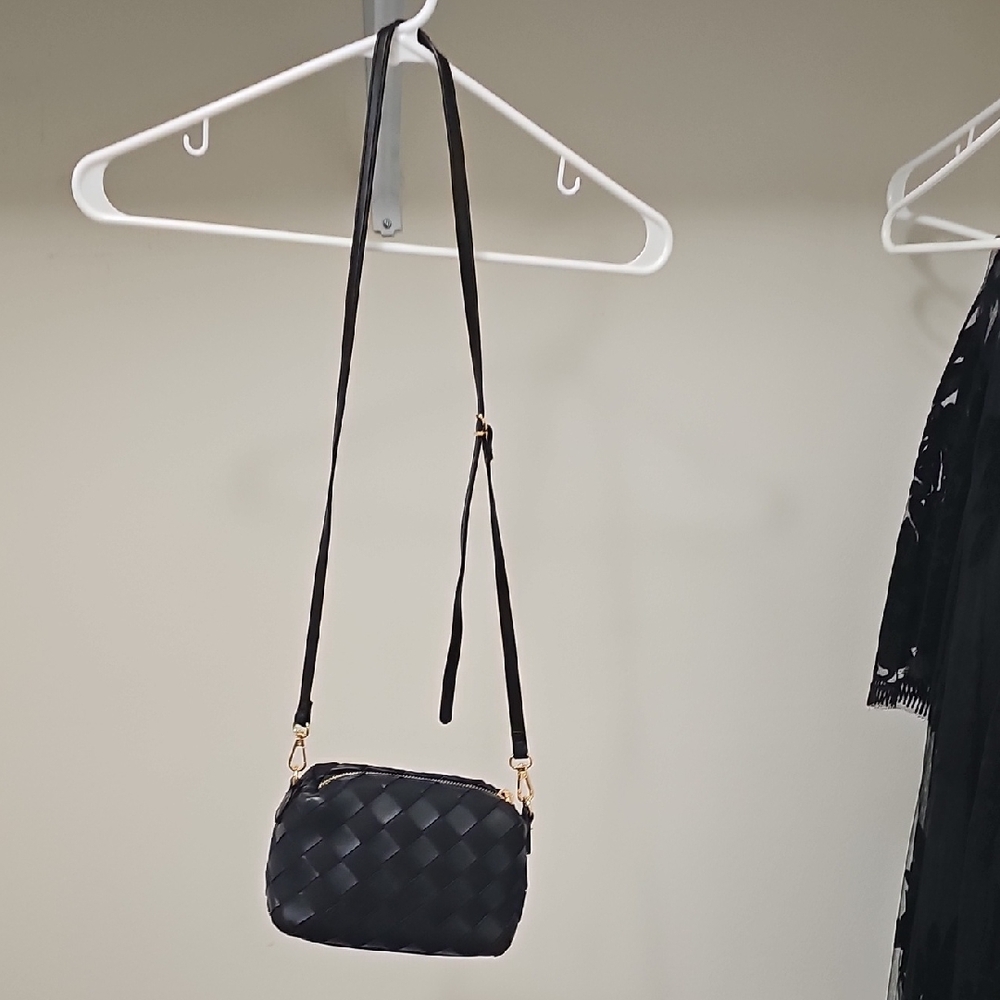 Women's New WithTags Time and Tru Black Woven Crossbody Bag